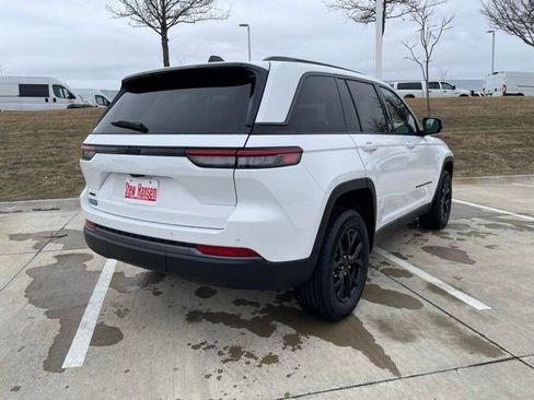 New 2026 Jeep Grand Cherokee Altitude AWD/4WD image 6