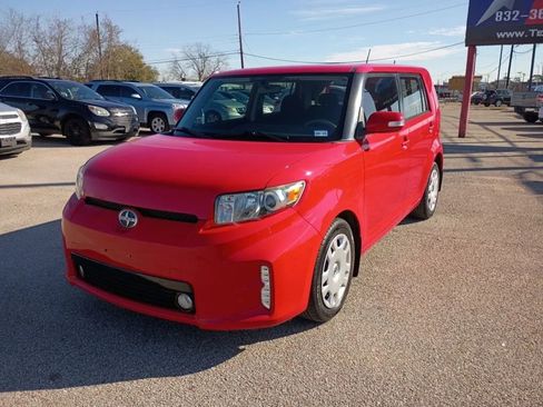 Used 2014 Scion xB image 1