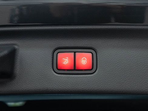 Used 2022 Mercedes-Benz S 500 4MATIC w/ AMG Line Package image 39