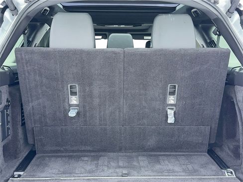 Used 2020 Land Rover Discovery HSE image 12
