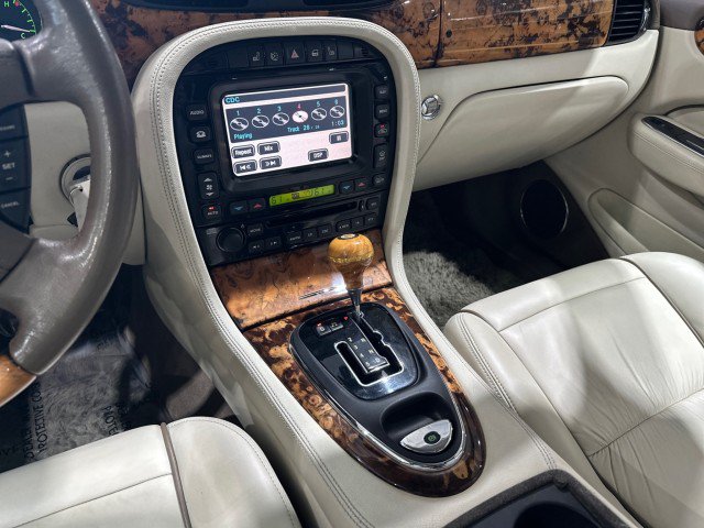 Used 2006 Jaguar XJ Vanden Plas RWD image 4