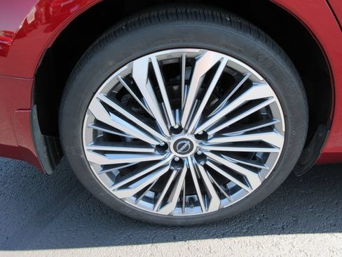 Used 2024 Nissan Altima 2.5 SL FWD image 9