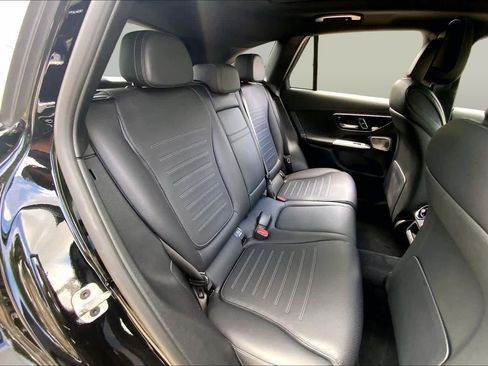 Used 2024 Mercedes-Benz GLC 300 4MATIC image 19
