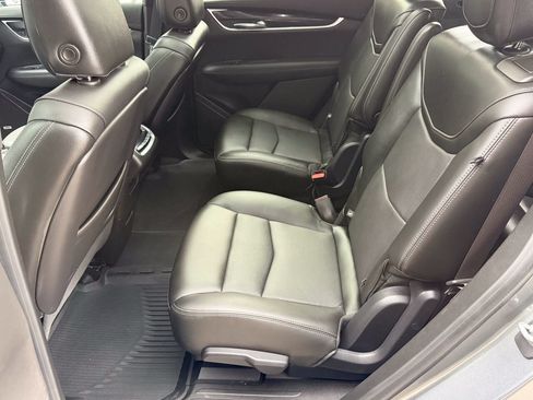 Used 2021 Cadillac XT6 Premium Luxury AWD/4WD image 17
