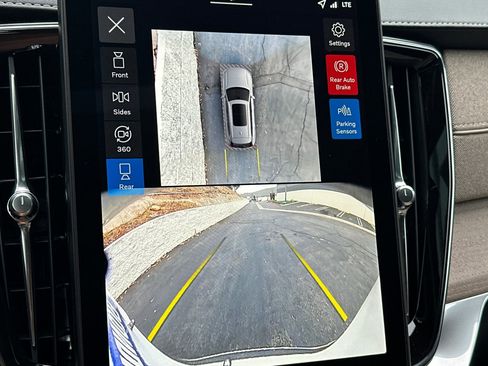 New 2026 Volvo XC90 B6 Plus w/ Protection Package Premier image 17