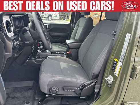 Used 2024 Jeep Gladiator Sport AWD/4WD image 9