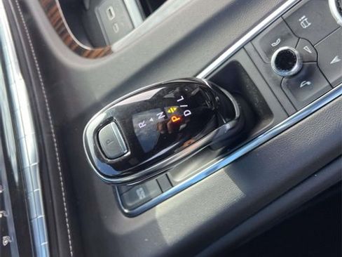 Certified 2024 Cadillac Escalade Premium Luxury w/ Performance Package image 25