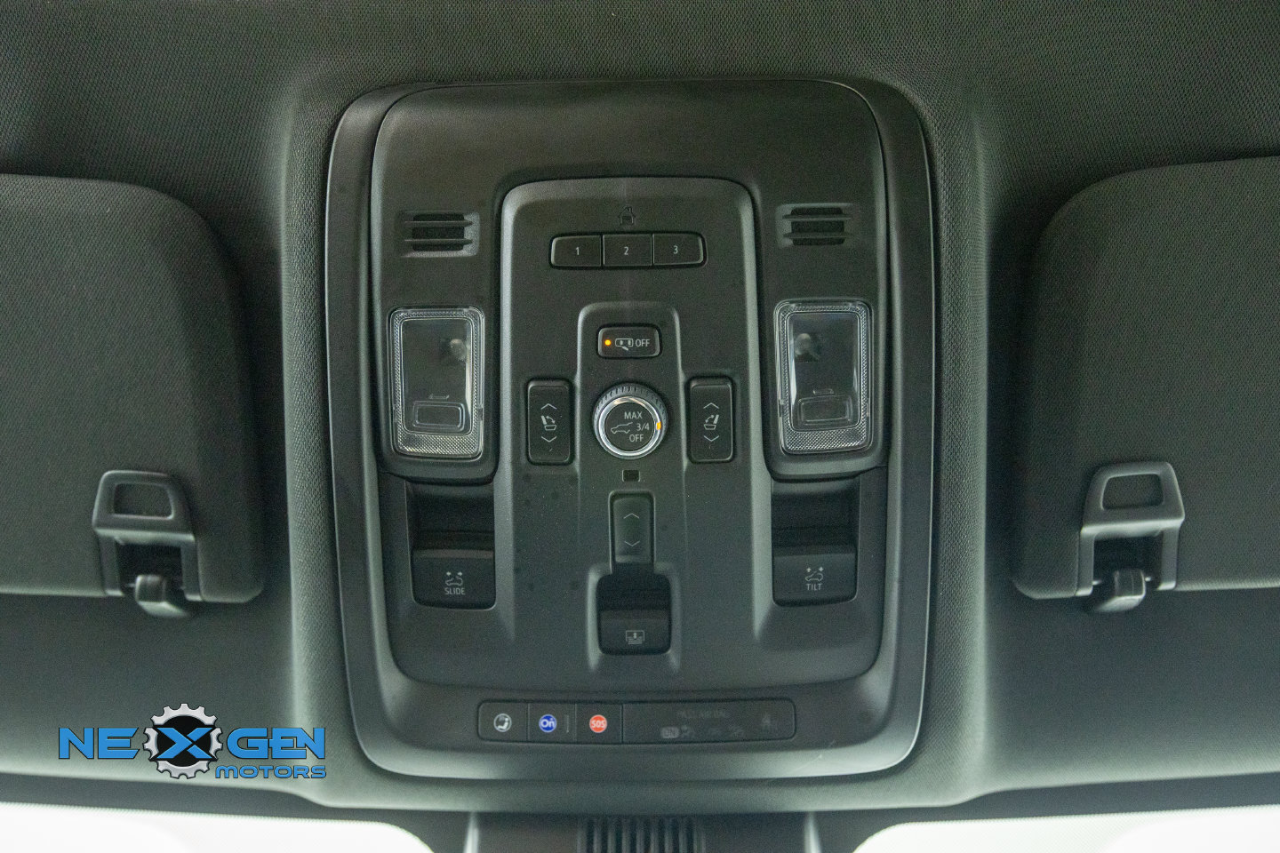 Used 2023 GMC Yukon XL AT4 w/ AT4 Premium Package AWD/4WD image 34