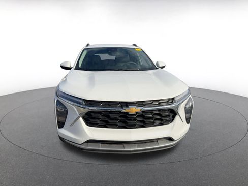 Used 2025 Chevrolet Trax LT image 3
