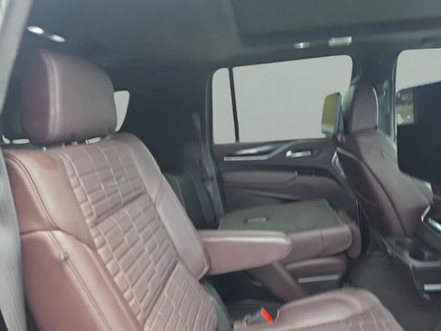 Used 2024 Cadillac Escalade ESV V w/ LPO, ONYX Package AWD/4WD image 27