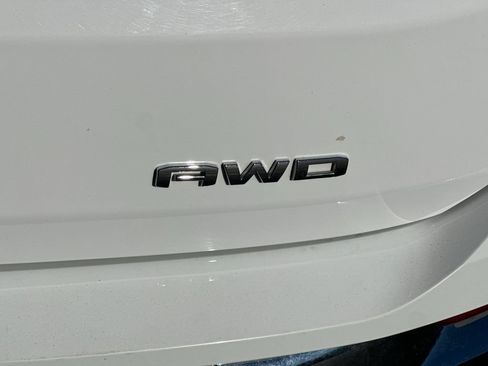 Used 2024 GMC Terrain SLT AWD/4WD image 35
