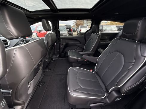 New 2026 Chrysler Pacifica Limited w/ S Appearance Package AWD/4WD image 25