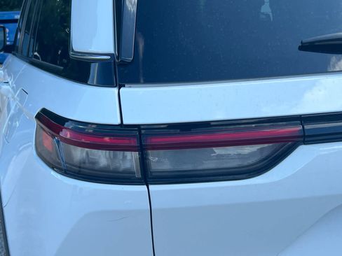 Used 2022 Jeep Grand Cherokee Limited image 15