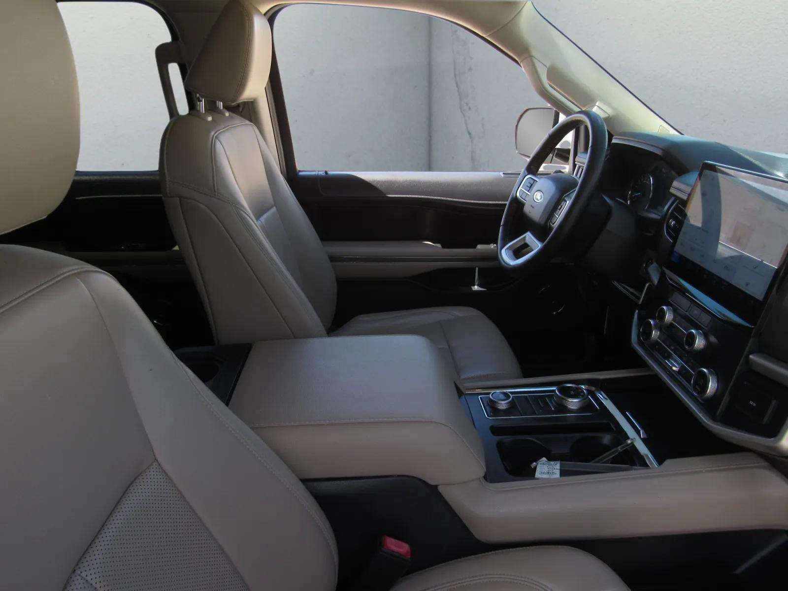 Used 2022 Ford Expedition XLT AWD/4WD image 8