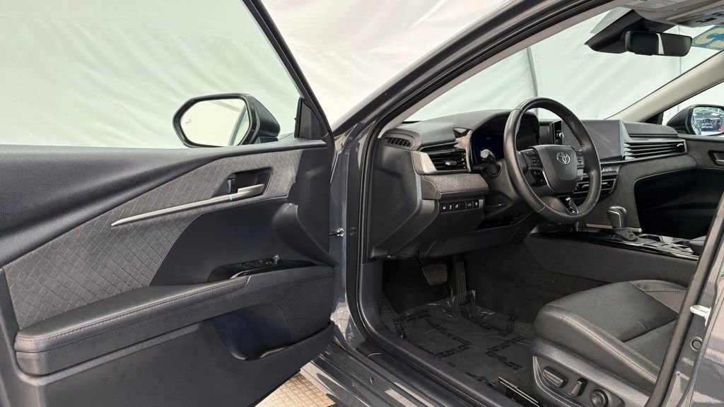 Used 2025 Toyota Camry XLE FWD image 29