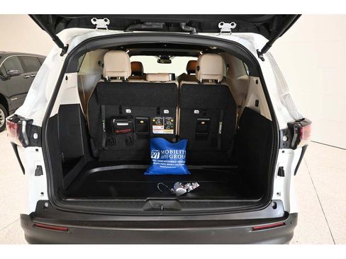 Used 2023 Toyota Sienna XLE w/ XLE Plus Package AWD/4WD image 25