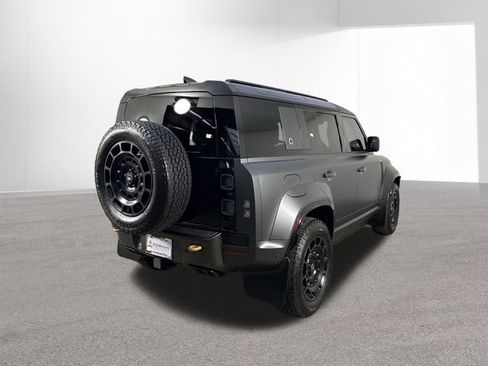 Used 2025 Land Rover Defender 110 AWD/4WD image 34
