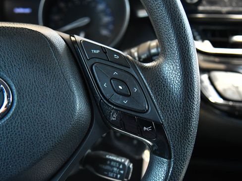 Used 2019 Toyota C-HR LE image 26