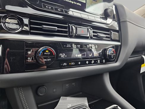 New 2025 Nissan Pathfinder Platinum image 31