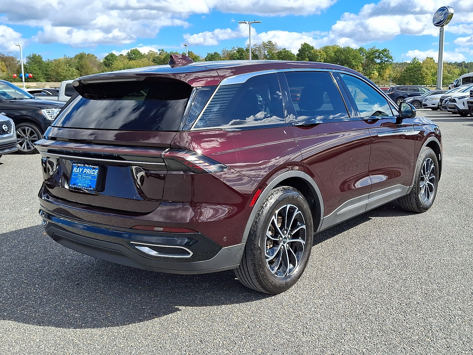 Used 2024 Lincoln Nautilus Premier AWD/4WD image 7
