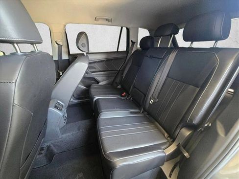 Used 2024 Volkswagen Tiguan SE image 16