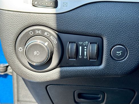 Used 2018 Jeep Cherokee Trailhawk w/ Quick Order Package 27L image 33