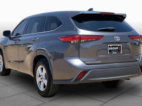 Used 2021 Toyota Highlander LE FWD image 12