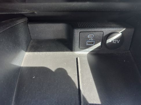 Used 2022 Ford Escape SE w/ SE Sport Appearance Package image 24