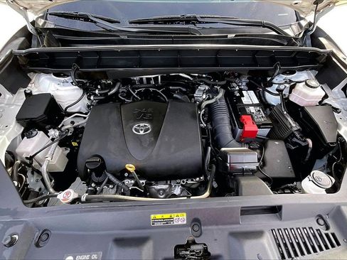 Used 2021 Toyota Highlander Platinum image 10