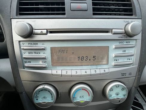 Used 2009 Toyota Camry LE FWD image 17