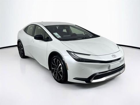 Used 2025 Toyota Prius Plug-In Hybrid image 9