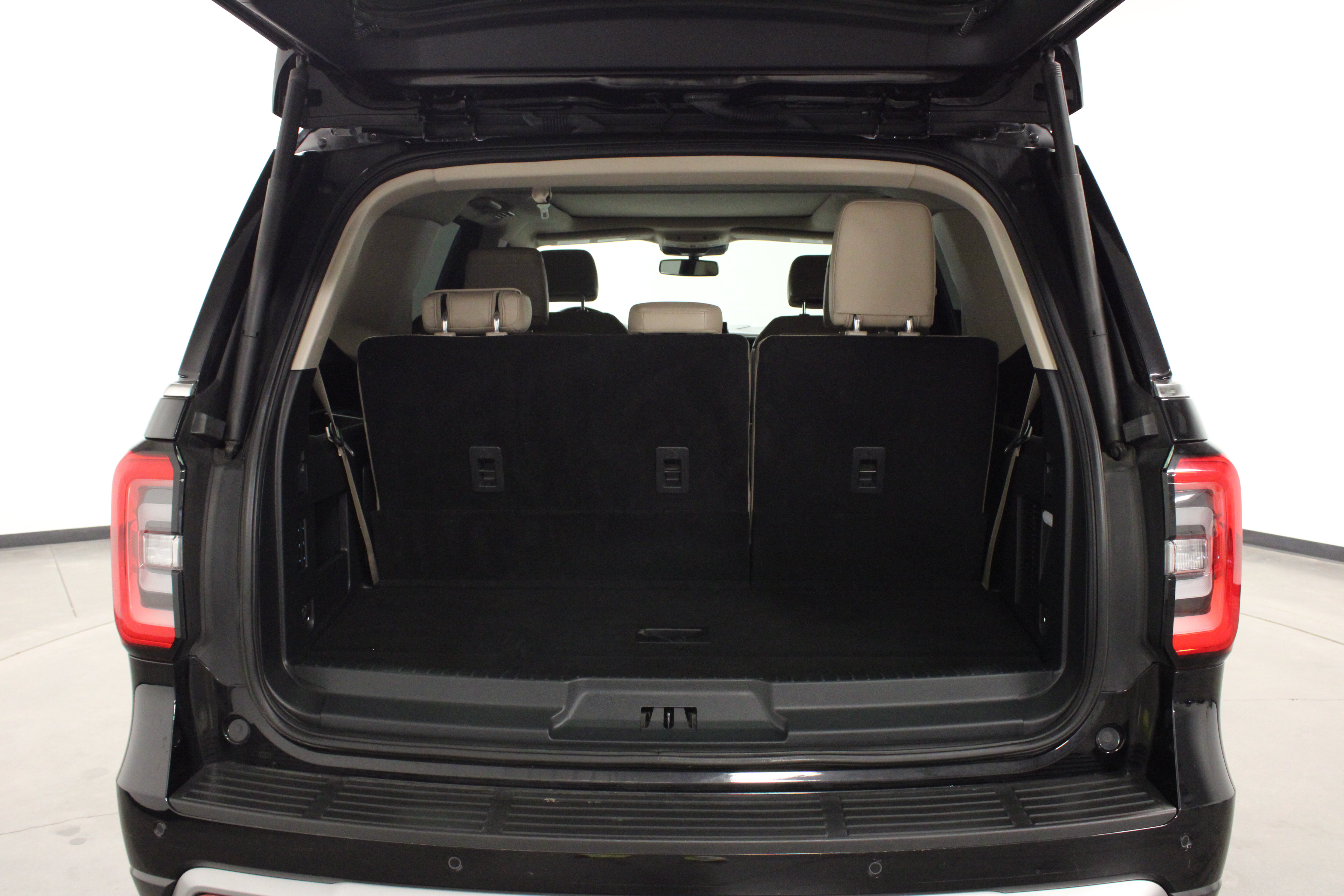 Used 2024 Ford Expedition Limited AWD/4WD image 14