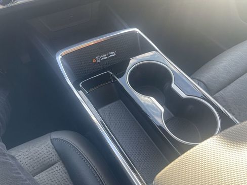 Used 2025 Chevrolet Equinox LT w/ Convenience Package II image 31