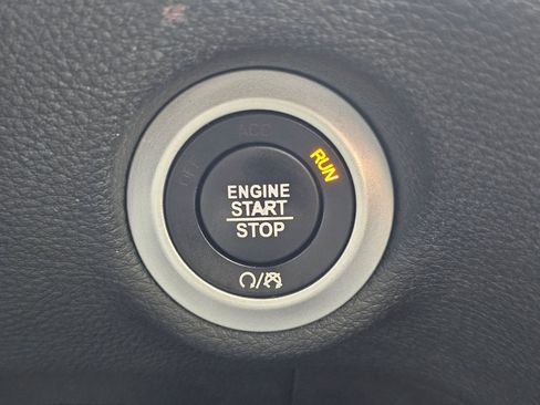 Used 2019 Chrysler Pacifica Limited w/ Advanced Safetytec Group FWD image 25