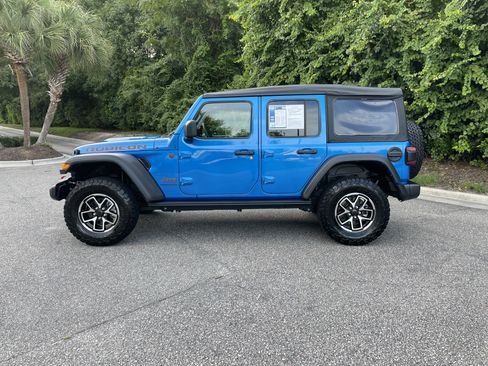 Used 2025 Jeep Wrangler Unlimited Rubicon w/ Convenience Group AWD/4WD image 6