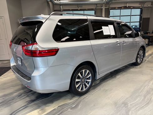 Used 2020 Toyota Sienna XLE Premium AWD/4WD image 35
