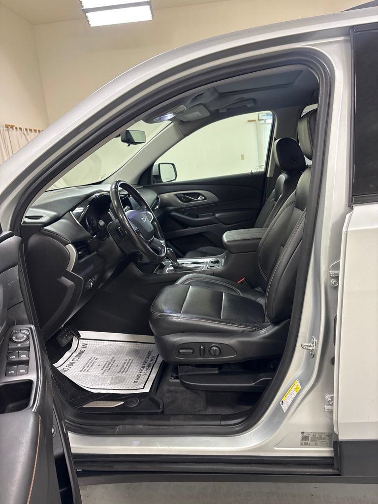Used 2020 Chevrolet Traverse RS FWD image 9
