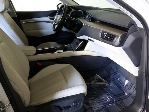 Used 2024 Audi Q8 e-tron Premium Plus w/ Premium Plus Package AWD/4WD image 36