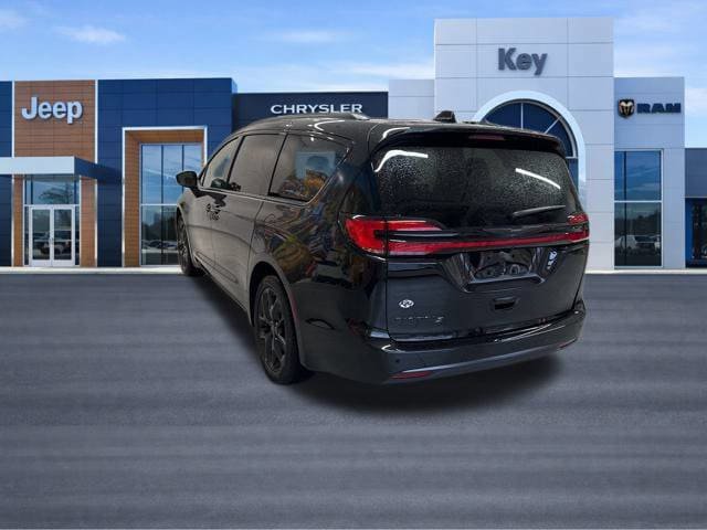 New 2026 Chrysler Pacifica Select w/ S Appearance Package FWD image 3