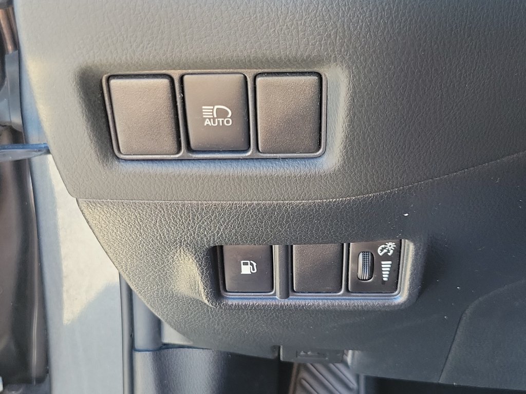 Used 2021 Toyota C-HR LE FWD image 29