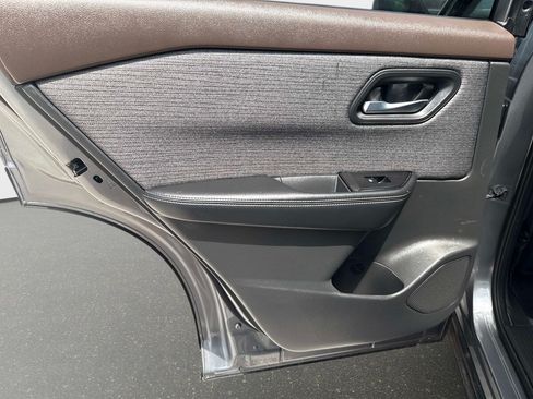 Used 2021 Nissan Rogue SV AWD/4WD image 11