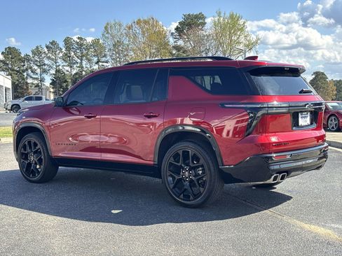 Used 2024 Chevrolet Traverse RS w/ LPO, Floor Liner Package image 8