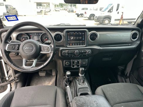 Used 2018 Jeep Wrangler Unlimited Sahara AWD/4WD image 10