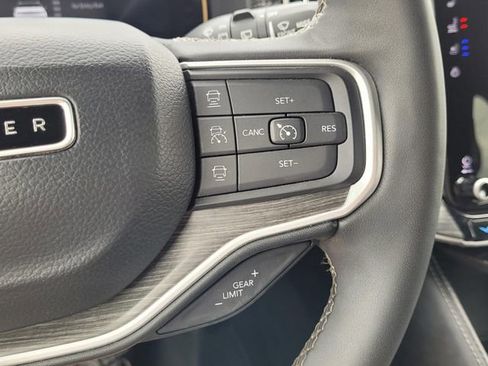 Used 2024 Jeep Wagoneer Series III AWD/4WD image 34