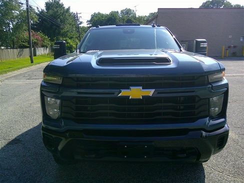Used 2024 Chevrolet Silverado 2500 Custom w/ Custom Value Package AWD/4WD image 8