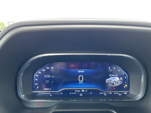Used 2023 Chevrolet Suburban High Country AWD/4WD image 10