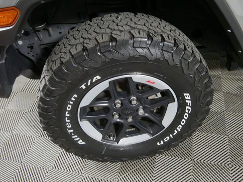 Used 2022 Jeep Wrangler Unlimited Rubicon w/ Dual Top Group image 14