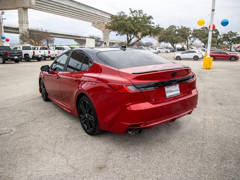 Used 2025 Toyota Camry XSE image 9