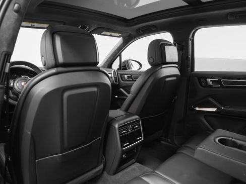 Certified 2023 Porsche Cayenne Turbo S AWD/4WD image 53