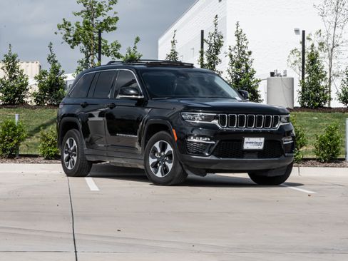 Used 2023 Jeep Grand Cherokee 4WD 4xe image 2